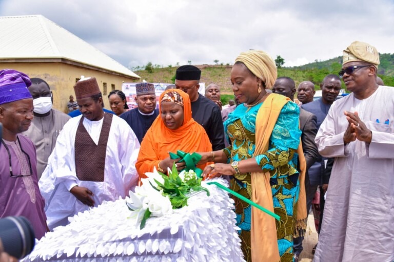 FG commissions, hands over erosion/flood control project in Kurudu, FCT